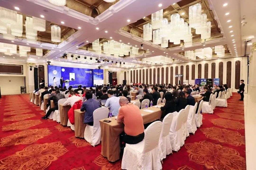 亞地斯集團榮獲中國陶瓷工業協會瓷磚粘貼技術專業委員會榮譽表彰 亞地斯集團榮獲中國陶瓷工業協會瓷磚粘貼技術專業委員會榮譽表彰